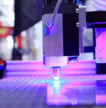 Découpe laser ou fraisage CNC : quel procédé choisir pour travailler le Plexiglass ? Découpe laser ou fraisage CNC : quel procédé choisir pour travailler le Plexiglass ?